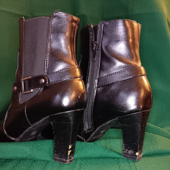 Nickels "Clara" Ankle Booties - Picture 6 of 9